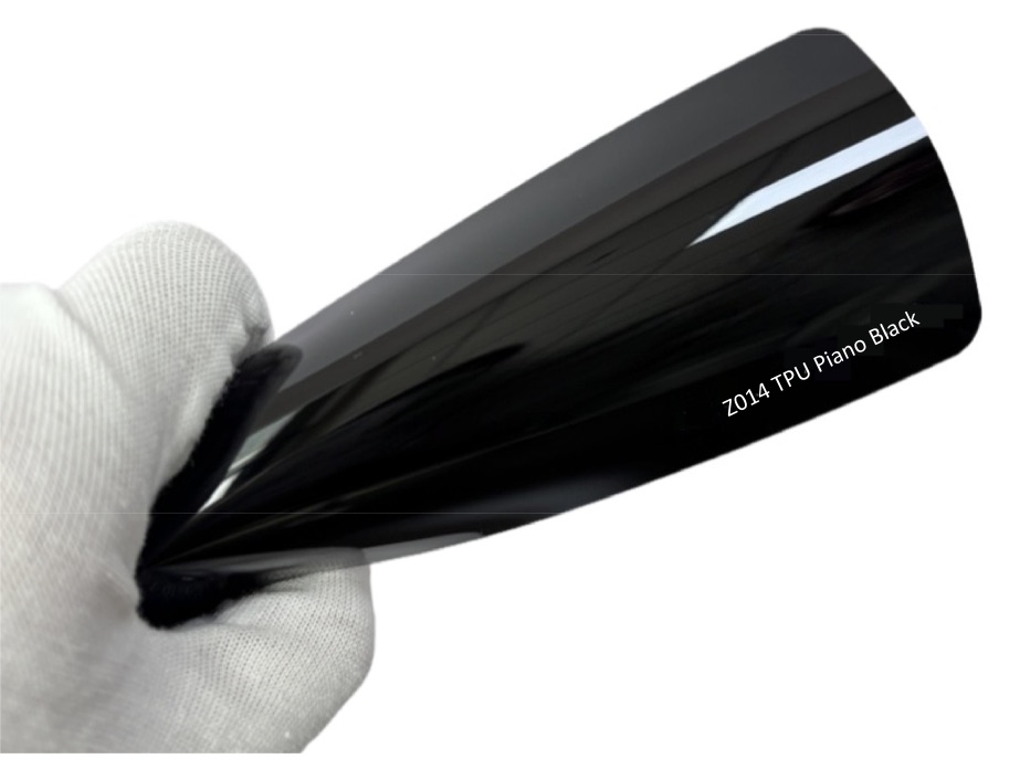Z014 Piano Black – kolorowa folia PPF