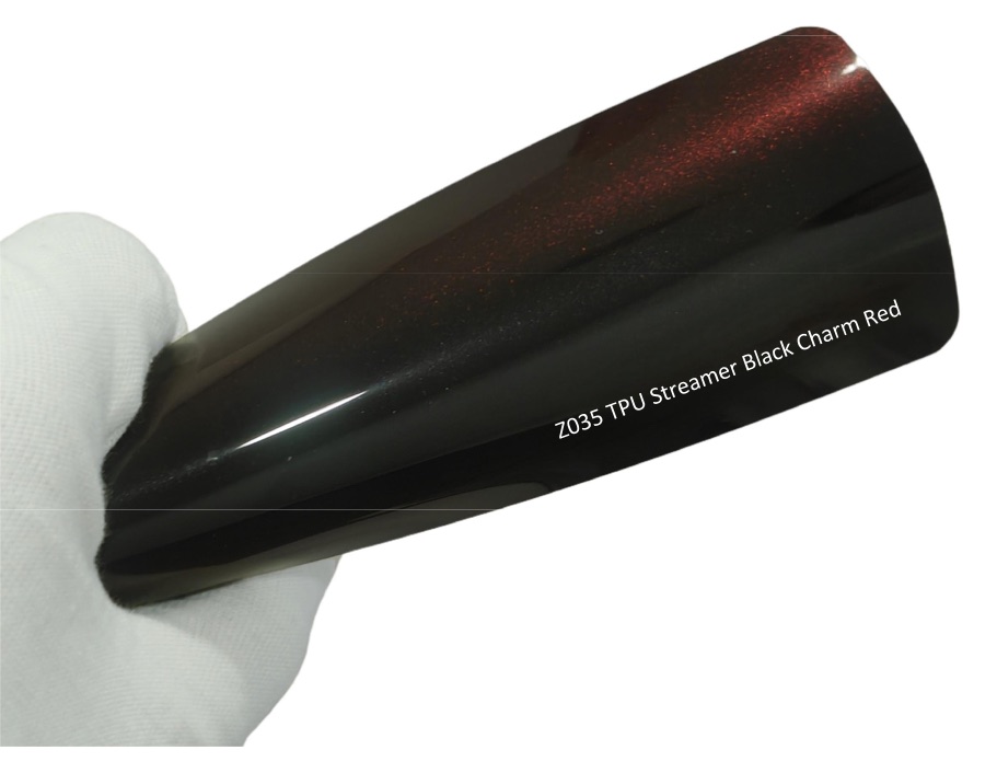 Z035 Streamer Black Charm Red – kolorowa folia PPF